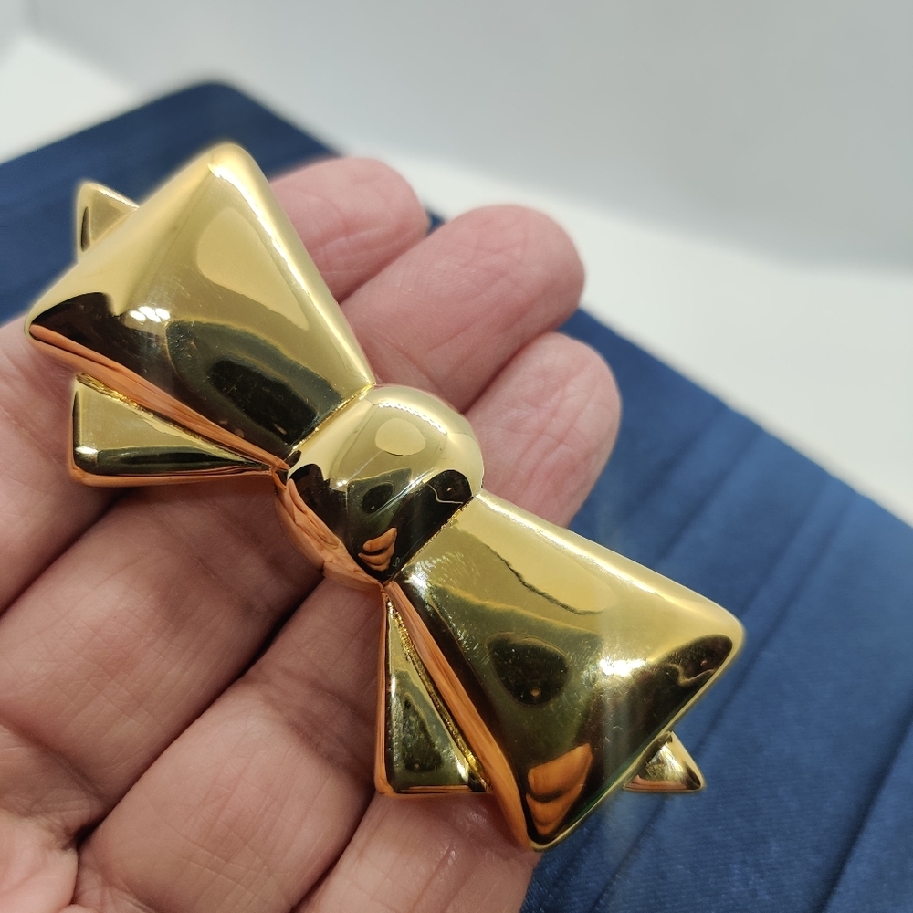 Vintage Nina Ricci Signature Bow Tie Pin 22KGP